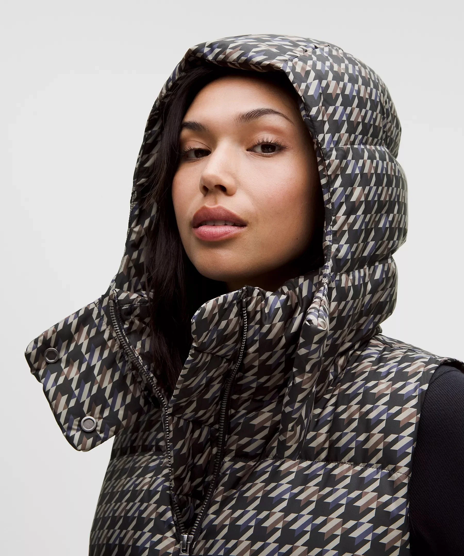 M＠12月限定セール中　美品　lululemon ダウンベスト　フード付き lululemon Horizon Houndstooth Print Collection - December 2025